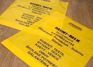 Žlté igelitové tašky pre predajňu MINI-MIX Slanec