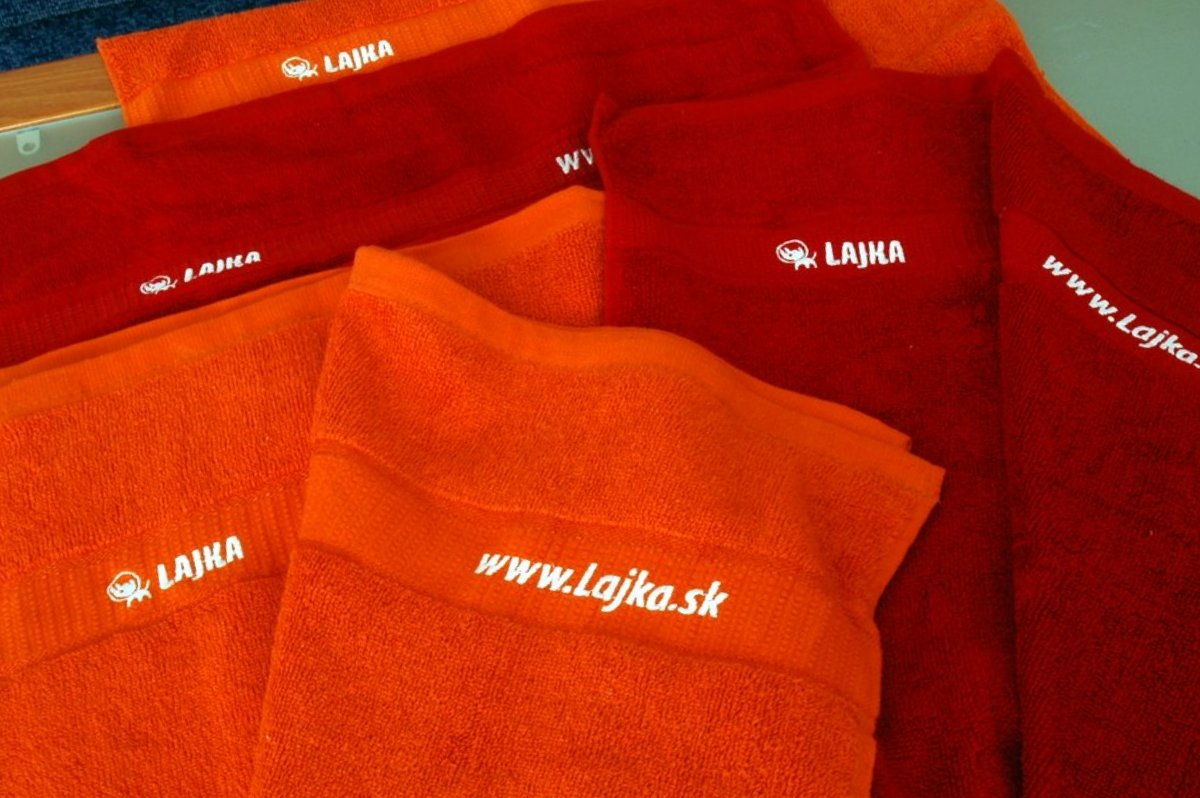 Reklamné uteráky pre našich klientov s logom a www stránkou