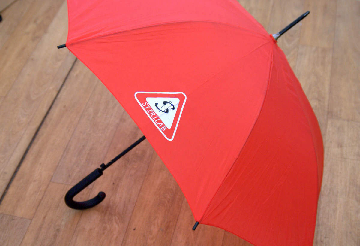 Štýlový dáždnik s potlačou pre firmu Stirilab