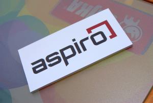 Malá doska s logom firmy k dverám Aspiro Bratislava