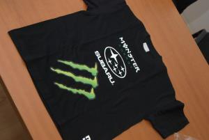 Reklamné tričká s logami Subaru a Monster