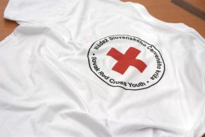 Biele tričko s potlačou Červený kríž