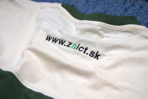 Pod priekrčníkom je www stránka
