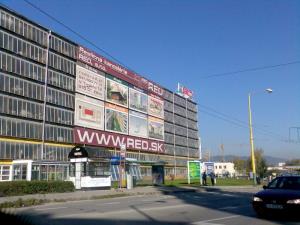 Realizovali sme aj reklamné plachty v Žiline