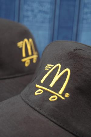 Šiltovky s logom Mc Drive Bratislava