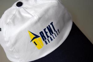 Šiltovky pre realitnú Rent Reality Žilina