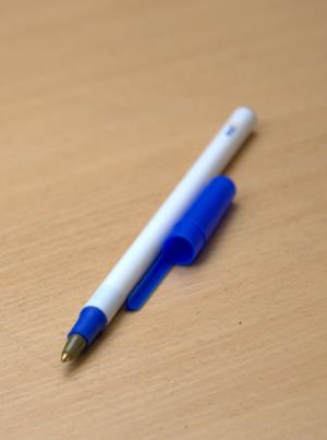 Otvorené pero s vrchnáčikom
