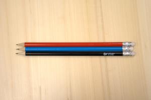Ceruzky s potlačou v rôznych farbách