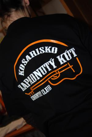 Potlač sieťotlačou na chrbáte