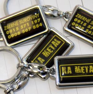 Kľúčenka so živicovou nálepkou KA METAL Žilina