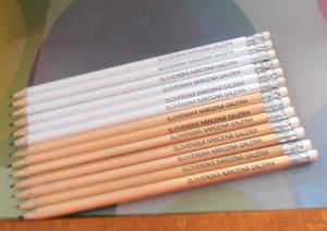 Biele a prírodné ceruzky z dreva
