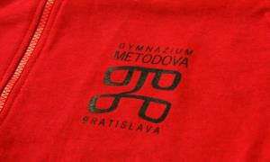 Detail potlače na športovej mikine