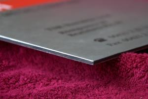 Detail na tabuľu zboku