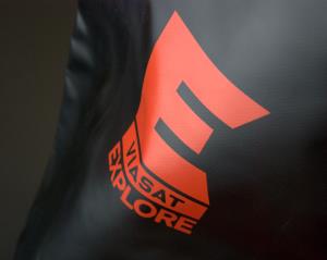 Detail potlače loga na batohu
