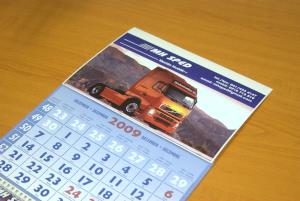 Nástenný kalendár s obrázkami kamiónov