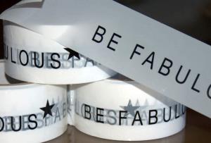 Biele lepiace pásky s potlačou pre firmu BE FABULOUS Modra