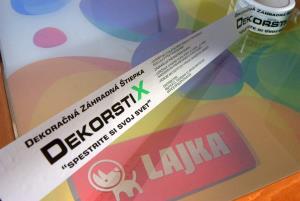 Detail farebnej potlače na lepiacej páske