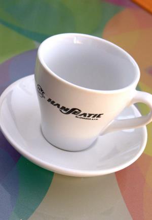 Šálka s podšálkou z bieleho porcelánu