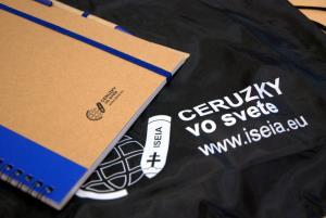 Okrem zápisníkov sme firme dodali aj tričká s potlačou