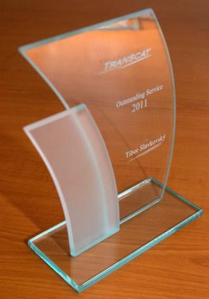 Pekná trofej pre najlepších zamestnancov vyrobená zo skla