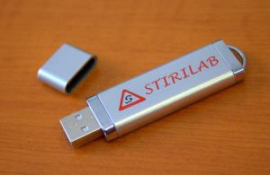Strieborné USB kľúče s farebnou potlačou STIRILAB Ružomberok