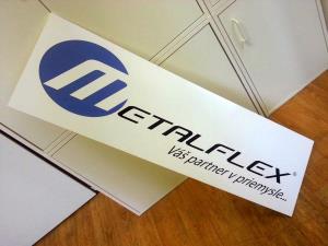 Reklamná tabuľa so sloganom pre firmu METALFLEX Banská Bystrica
