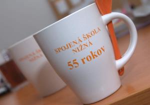Ukážka keramických hrnčekov s jednofarebnou potlačou