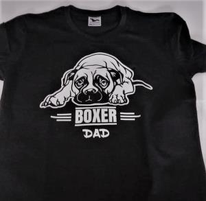 Potlač čierneho trička obrázkom psíka plemena boxer