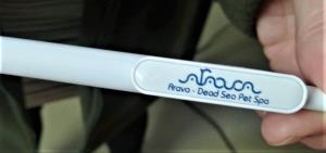 Biele pero s potlačou na klipe Arava Dead Sea Pet Spa