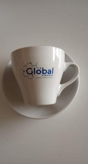 Biela šálka s podšálkou pre Global Finance Ružinov