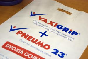 Biele igelitové tašky Vaxigip + Pneumo 23