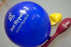 Potlač farebných balónikov Svet Hypoték