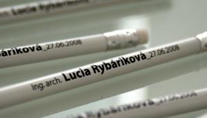 Detail potlače na ceruzkách s gumou
