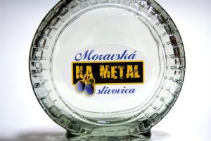 Detail nálepky na fľašu